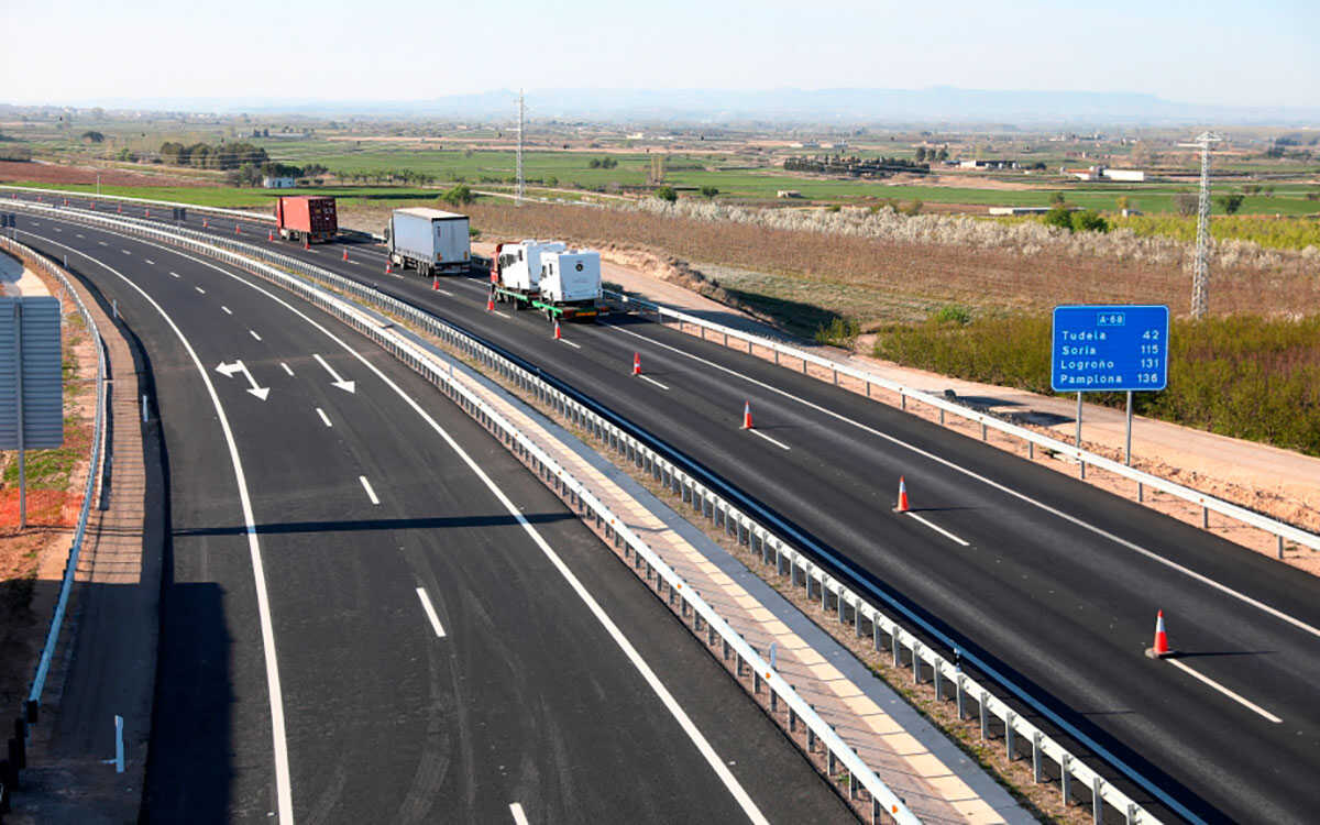 DGT's New Rule Changes How You Must Position Your Vehicle in a Traffic Jam From October