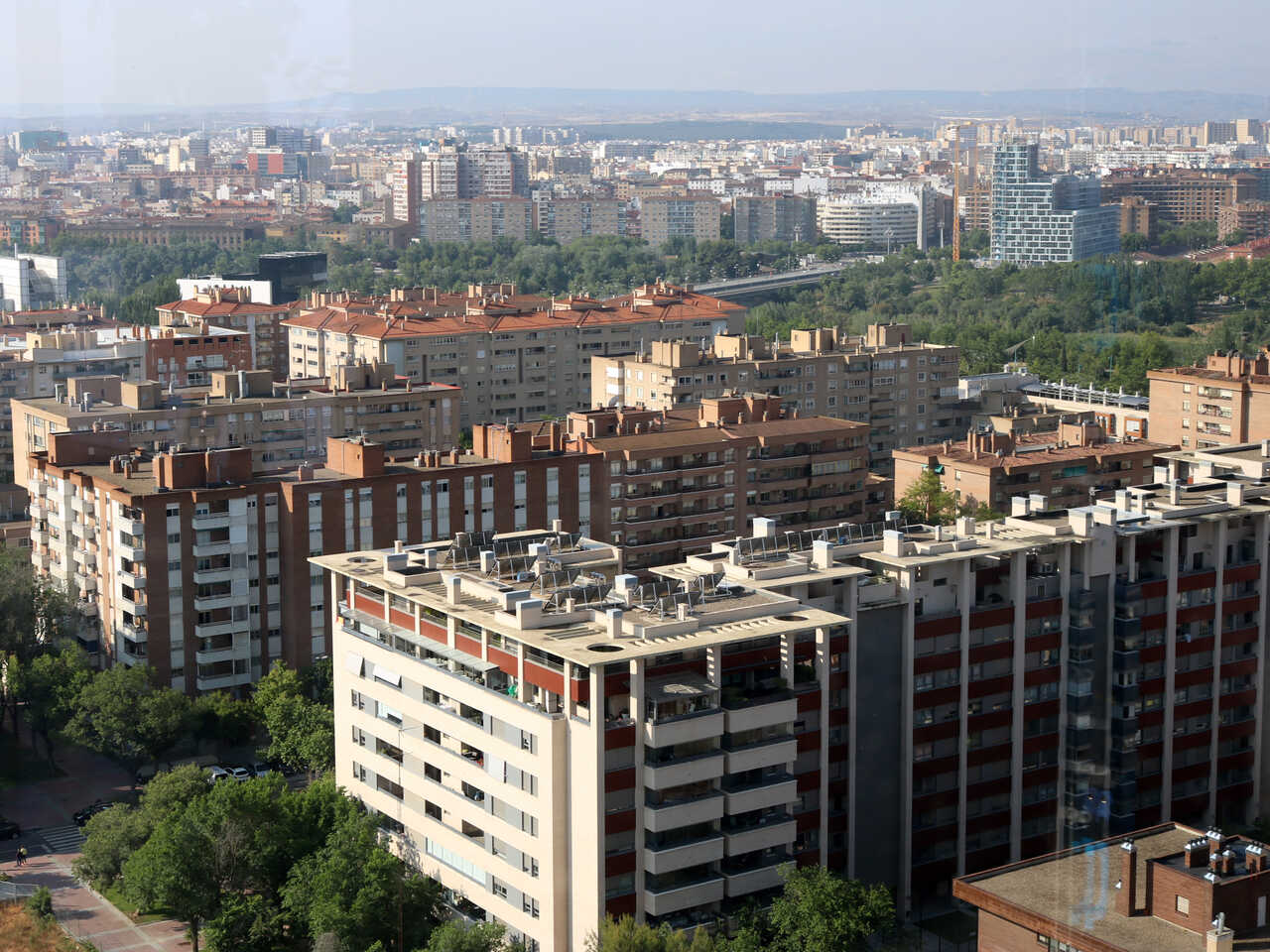 Zaragoza Faces Affordable Housing Shortage as PSOE Warns Rooms Exceed €700