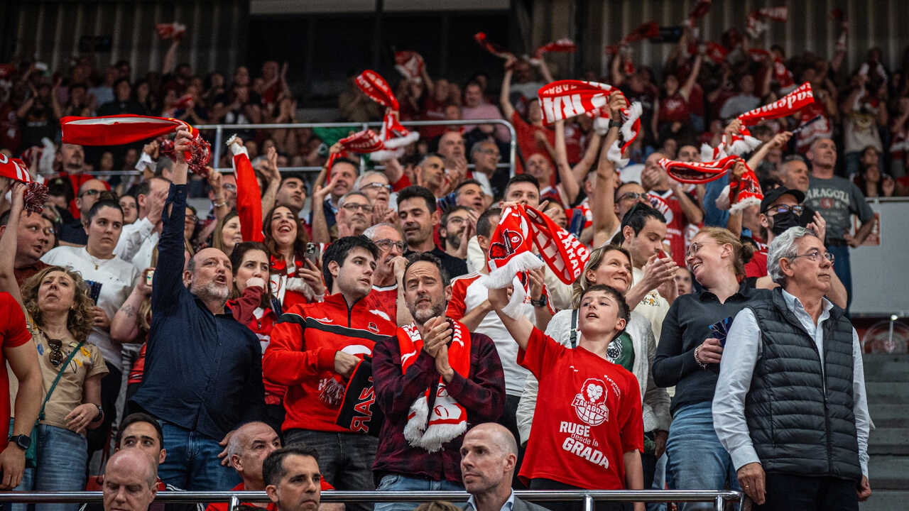 Casademont Zaragoza aims to start the season in style with a charter flight to Galicia for both teams