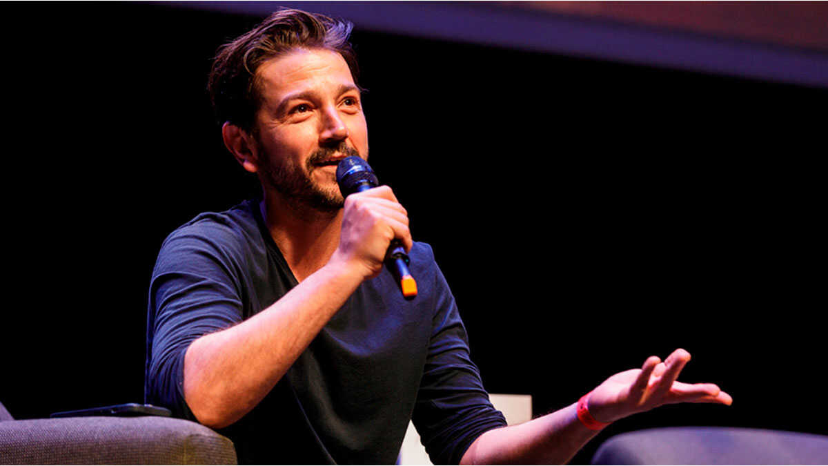 The popular Mexican actor and director set to hold a talk at Cines Palafox: where to buy tickets