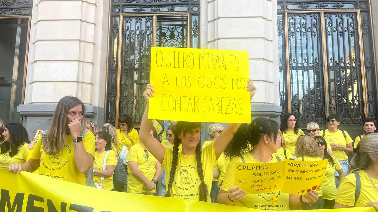 Early-years educators take to the streets to demand better working conditions: “We have plenty of dedication, but not enough staff”