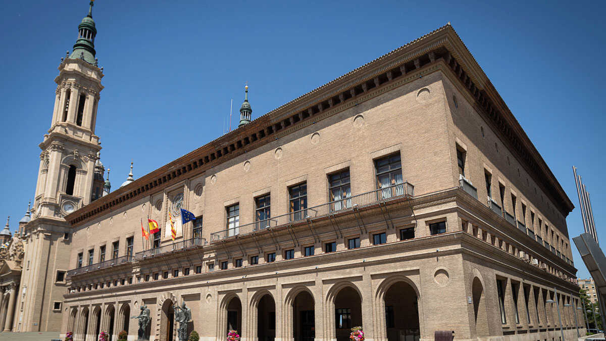 Fewer directors general and fewer “jobs for friends”: the reform Vox is demanding in Zaragoza