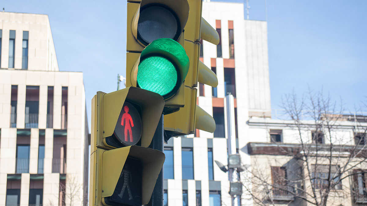 DGT to change traffic light rule from October 1: what drivers and pedestrians need to know