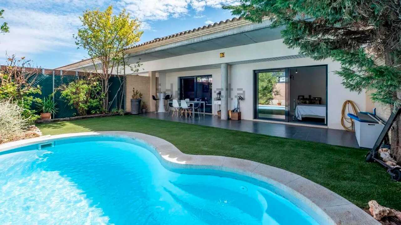 The €650,000 Chalet Everyone Dreams of in Zaragoza: Private Pool and Garden