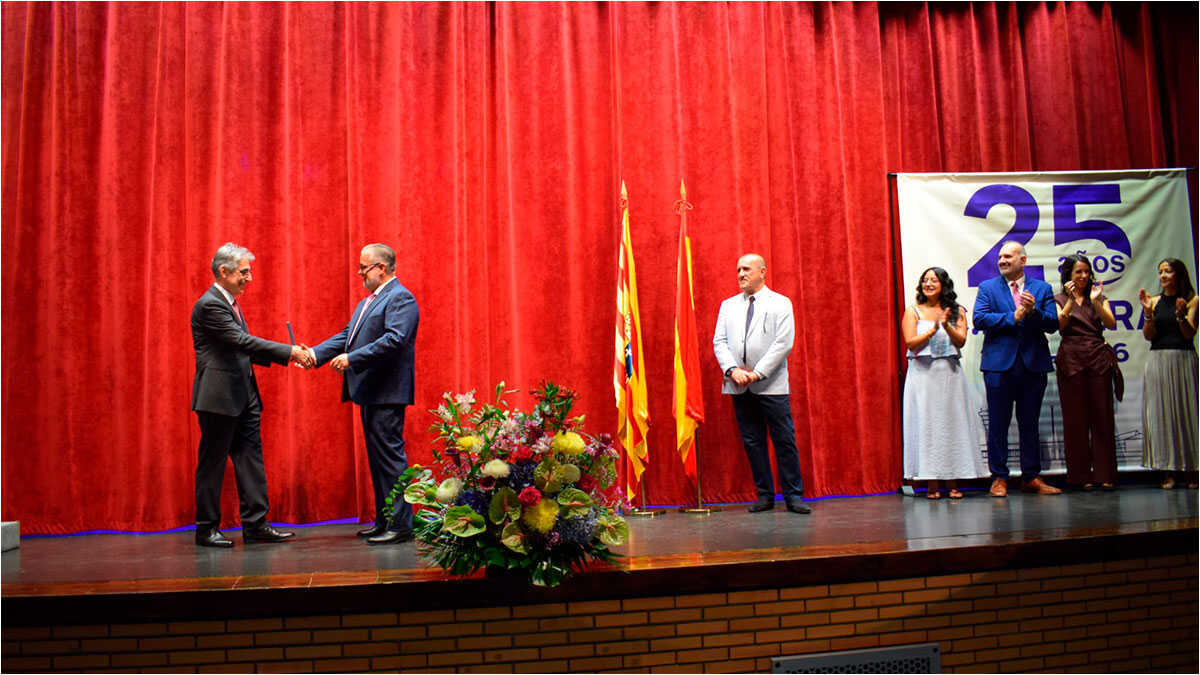 Zuera Prison Honors Its First Director on the 25th Anniversary of Its Opening
