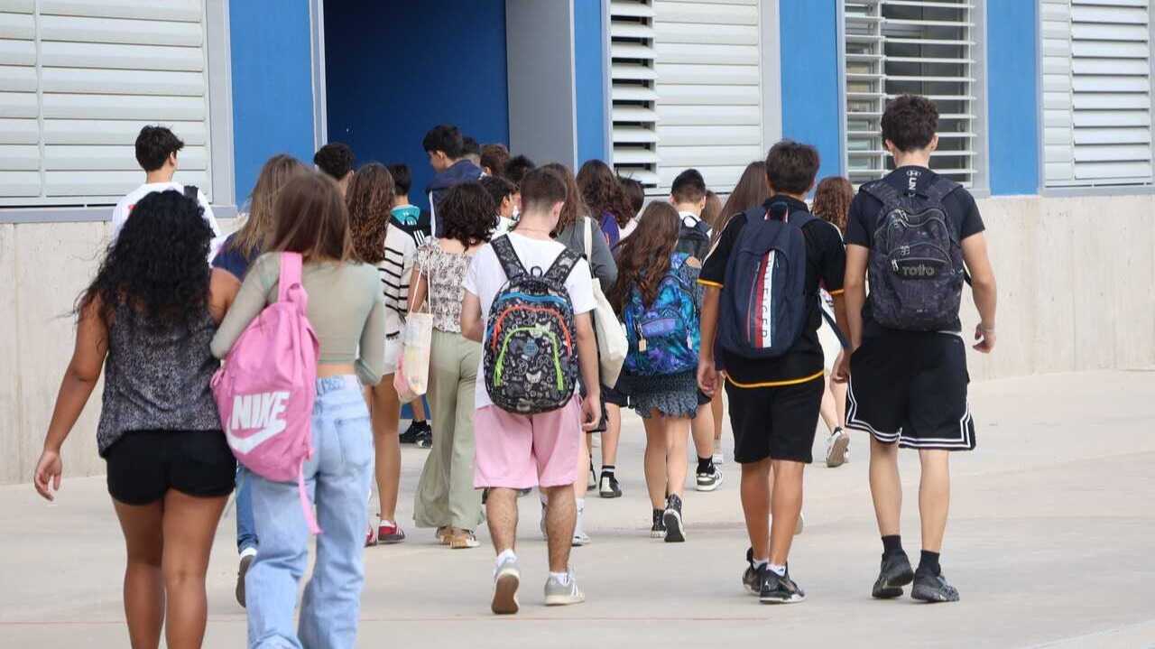 More Than 30 Schools and High Schools in Aragon Suspend Extracurricular Activities