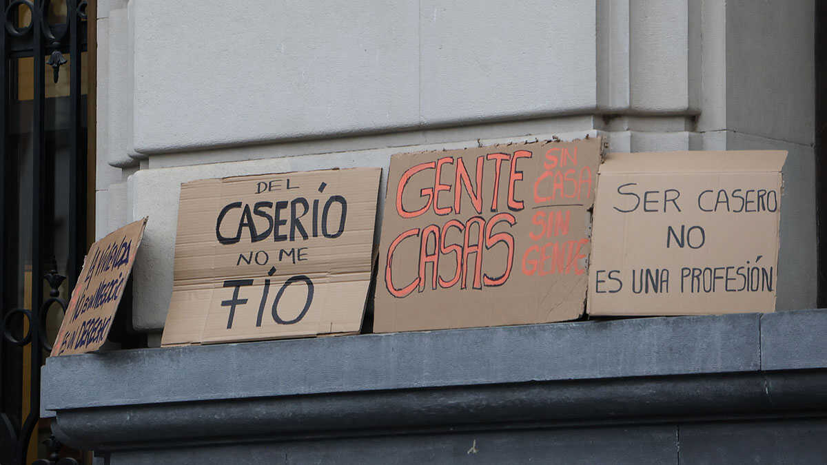 From banner-making workshops to an assembly: Zaragoza’s housing encampment organizes for Friday