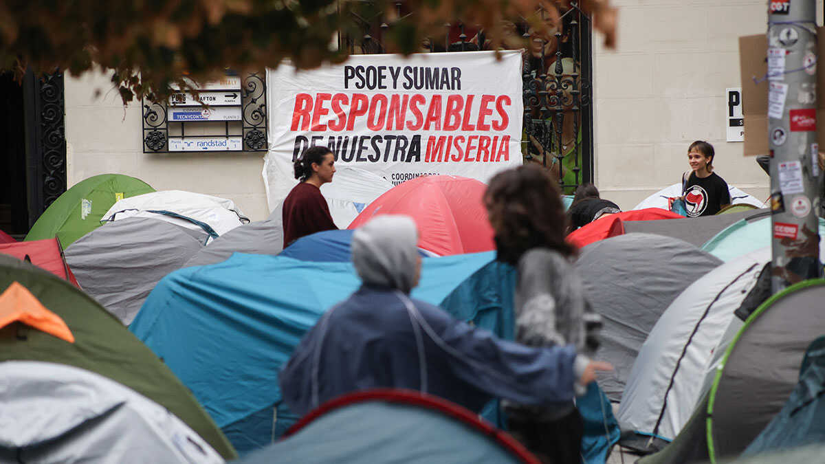 No alcohol or drugs: the rules for the housing encampment occupying Zaragoza’s Plaza España