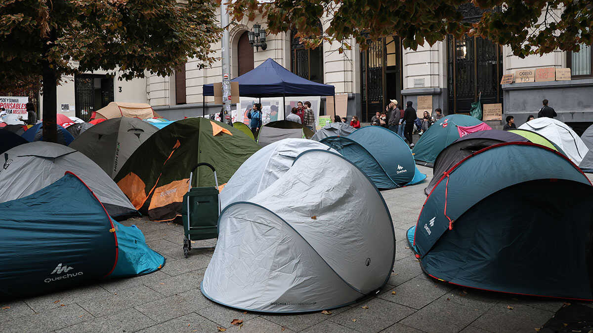 Zaragoza wakes up amid tents protesting housing prices: "We will stay as long as necessary"