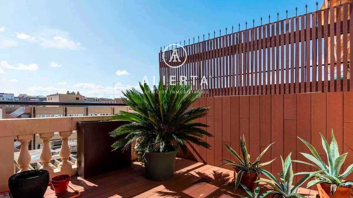 The surprising duplex penthouse near Independencia costing more than half a million euros