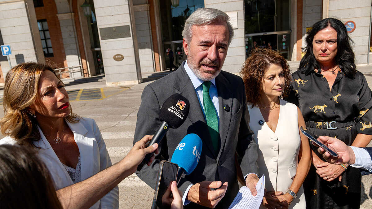Azcón criticizes government plan to approve data center decree before elections