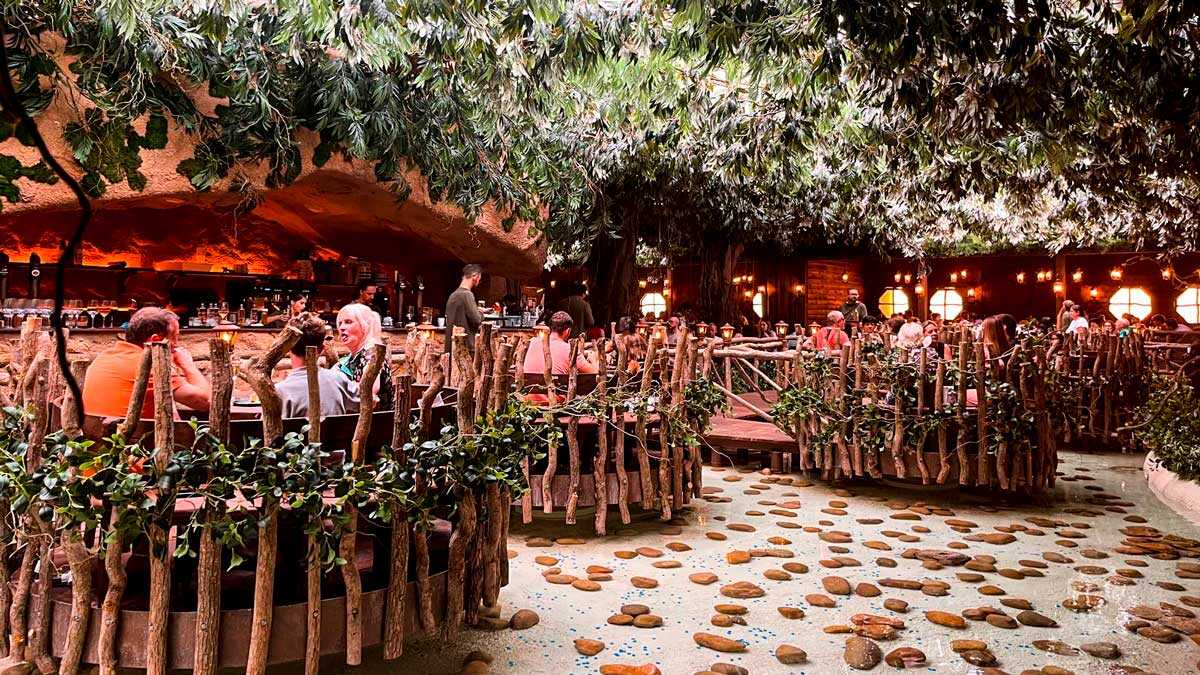 What to Eat at Voltereta? Inside the Menu of Zaragoza’s Restaurant with a Waterfall and Lake