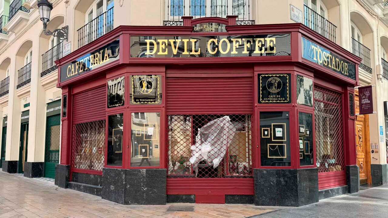 The Long-Awaited Café Reopens in Central Zaragoza With Free Coffee
