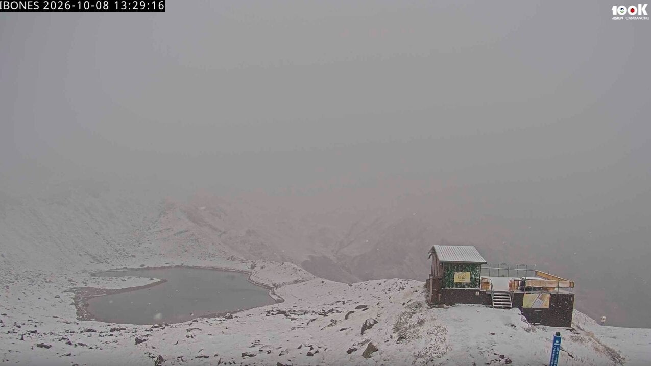 First October Snowfall Turns Astún White as Snow Reaches the Aragonese Pyrenees