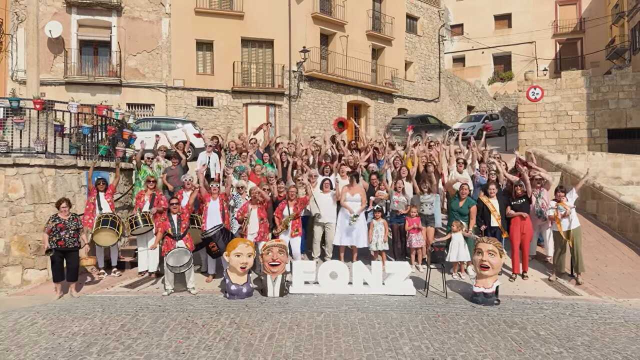 From a Baby to a 104-Year-Old Woman: Fonz’s Women Take Over the Town in a Special Video